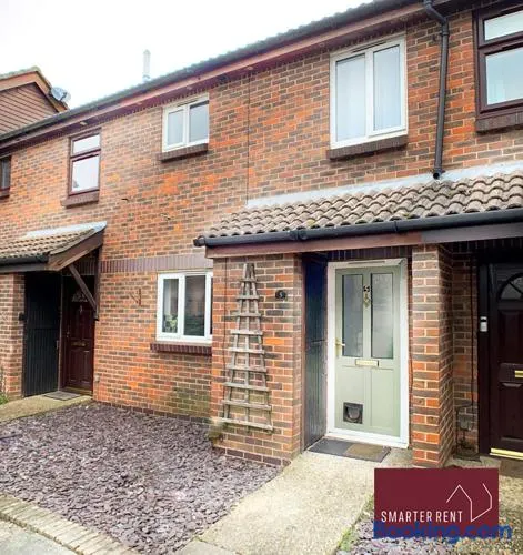 Woking - 2 Bedroom House - With Garden - Image 1