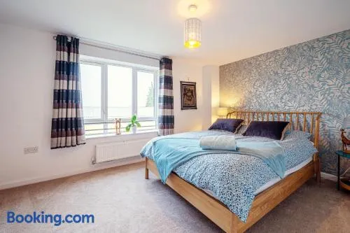 Modern Townhouse - Sleeps up to 6 - Image 1