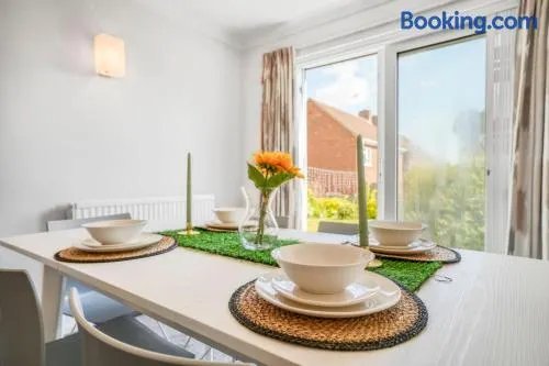 Cozy 3 Bedroom Retreat perfect for family and work travel - Image 1