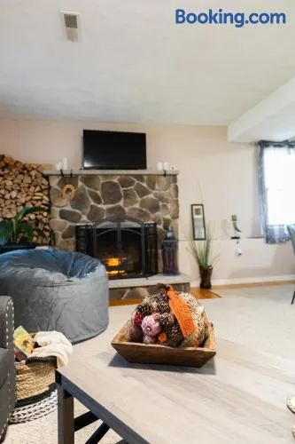 Cosy and Charming 2-bedroom apartment - Image 1