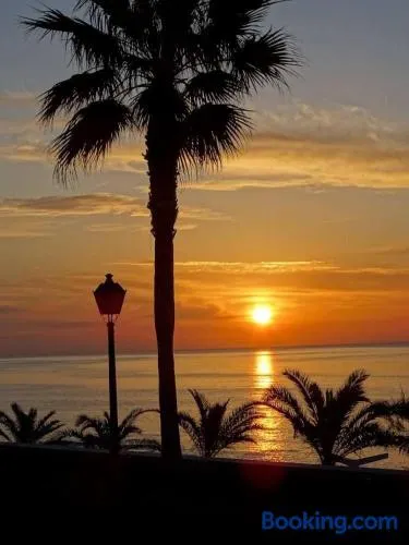 Sunny Breeze Apartment - Image 1