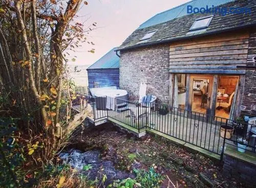 Hot Tub, Stream-Side Garden, Mountain Views, 17thC - Image 1