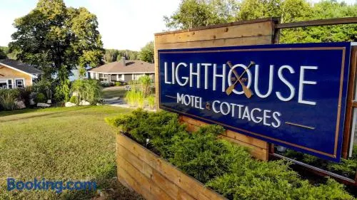 Lighthouse Motel and Cottages - Image 1