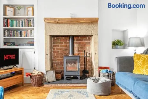 Bumblebee cottage in Crich, Peak District, Cosy retreat for two - Image 1