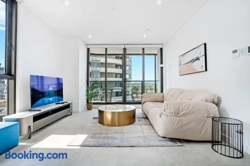 Stylish 2BR Apt with Pool & Views Near Parramatta - Image 1