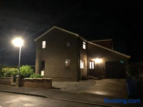 Number One - Fully Equipped Self Catering Four Bedroom House next to Dunedin, 15 mins to Spurn, 20 mins to Saltend, 12 mins to Easington - Image 1
