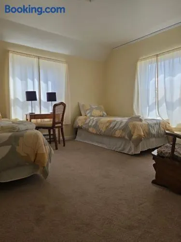 Twin room near Hillsboro - Image 1