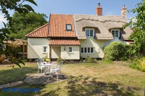 Honeysuckle Cottage - Image 1