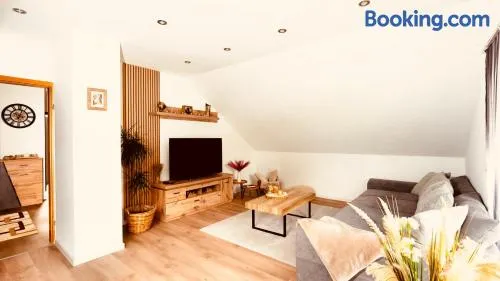 3,5-Zimmer inkl Arbeitsplatz, WLAN & free Netflix, Amazon-Free Parken vollausgestattete Wohnung, 24h Check In - Image 1