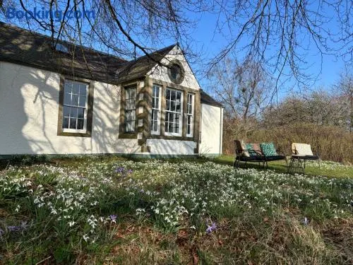 Gorgeous boutique off-grid cottage near Peebles - Image 1