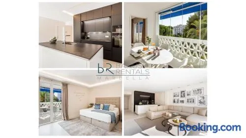 Lujoso Apartamento de 2 dormitorios en Banús - Image 1
