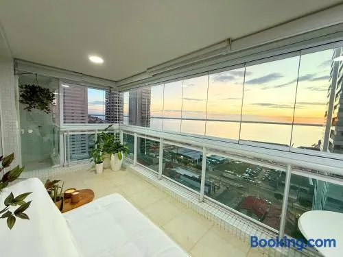 Apto estiloso com vista para baía - Image 1