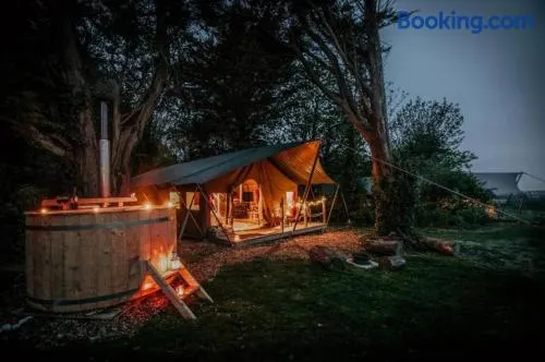 Safari Tent 5 With Outdoor Tub At Tapnell Farm - Image 1