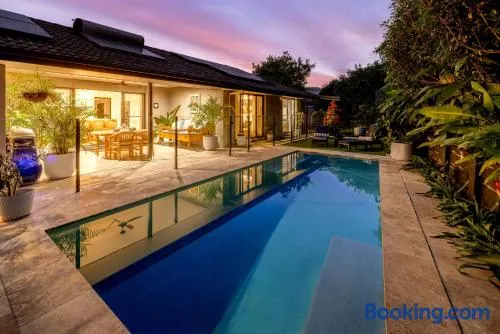 Peaceful Tropical Oasis Central Coolum Beach Dog friendly - Image 1