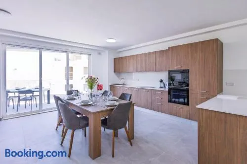 Stylish Retreat in a Charming Maltese Village - Image 1