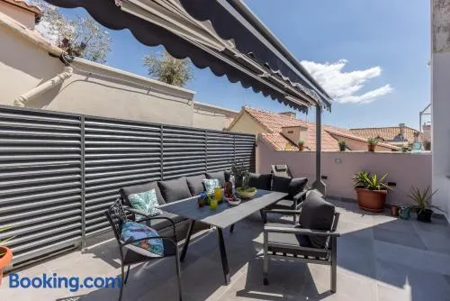 Main Square Duplex with Rooftop Terrace - Image 1