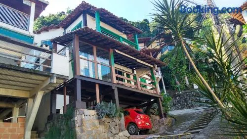 Excelente casa em Angra dos Reis condomínio com praia e piscina. - Image 1