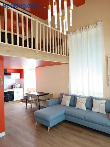 Duplex accès de plein pied, spacieux lumineux - Image 1