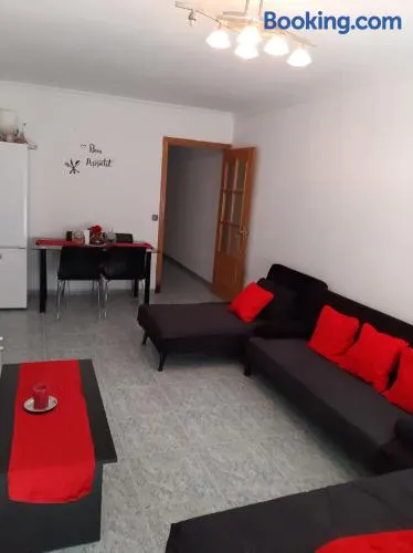 habitación grande en piso compartido con 2 adultos - Image 1