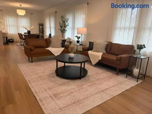 Prime Location! Spacious Family-Friendly Home - Image 1