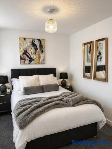 Brand New Modern & Comfy Apartment - Image 1