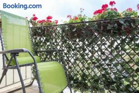 REFAIT A NEUF Appartement proche de Paris - Image 1