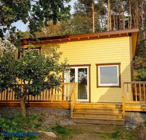 Quiet stay near the beach with patio and grill - Image 1