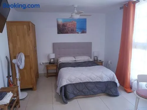 Estudio nuevo con baño, cocina y gran terraza - Image 1