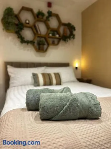 The Hive - Cosy Studio in Wells City Centre - Image 1