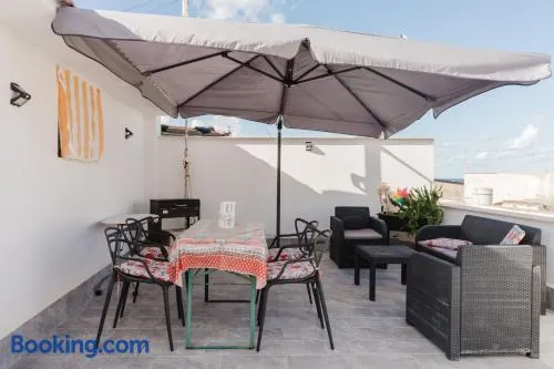 Appartement avec terrasse, barbecue et internet haut débit | Vue ville | Adapté au travail à distance - Image 1