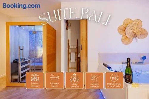 Suite Bali de 45m2 - Idéal couple - Chambre séparée - Jacuzzi baignoire balnéo - Sauna - Clim réversible - Netflix - Piscine accès partagé avec la petite copro - Bouteille de champagne offerte dès 2 nuits - Image 1