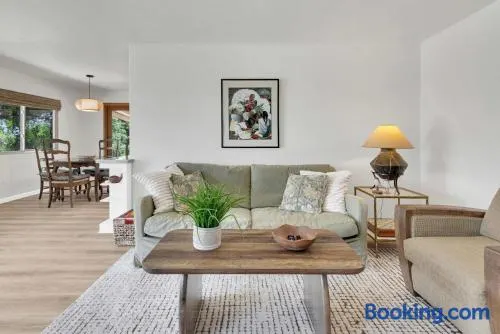 Oakwood Tranquility-Peaceful 2 BR Plus Office - Image 1