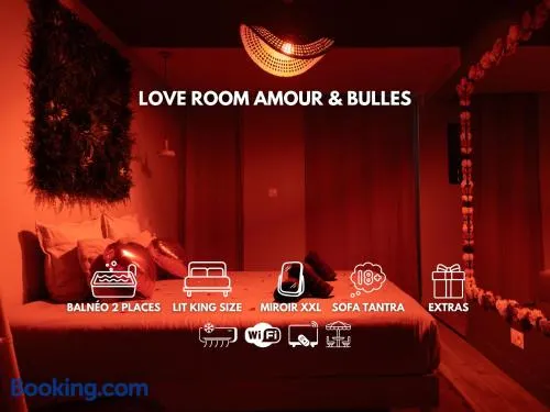 Love Room Valence - Amour et Bulles - Balnéo - Clim - Terrasse - Image 1