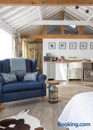 Crafts Hill Barn - Image 1