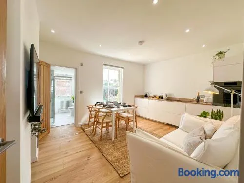 New - Luxury City Centre Oasis - Free Private Parking - Image 1