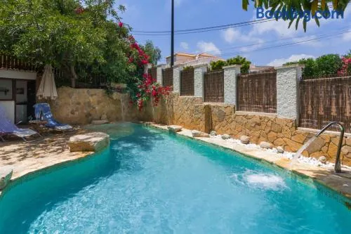 Bright villa with salt water pool - Image 1