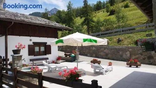 Apartamento con jardín, terraza y barbacoa | Vistas a la ciudad - Image 1
