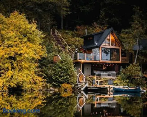 The Water’s Edge * * Unique Muskoka Treehouse * * - Image 1