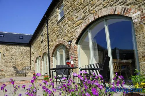 Riding Farm Cottages - Image 1