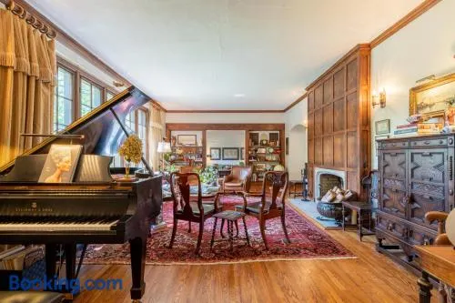 Luxury and Old World Charm in Historic Midtown - Image 1