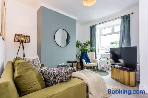 Boho Chic - Stylish Home in City Centre, Sleeps 4 - Image 1