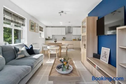Virginia Water - 2 Bed & Parking - By Tempstay - Image 1