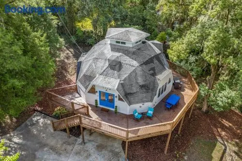 Unique Dome Retreat with Deck 1 mile to UF Stadium - Image 1