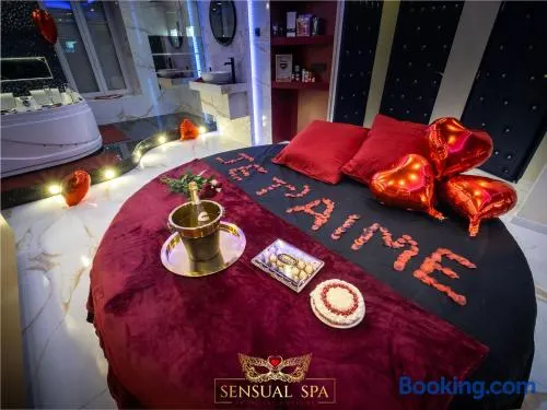 Sensual SPA- Love ROOM Jacuzzi Hammam Terrasse - Image 1