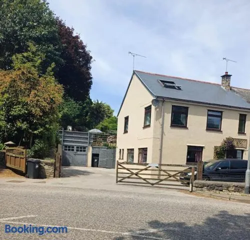 The Conifers, 3 Room, Small but Stylish Self Catering Flat in Nature Reserve Free Eden or local taxi b4 9pm no lounge - Image 1