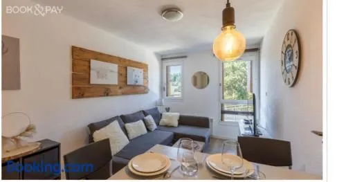 STUDIO COSY ISARD P2000 - Image 1