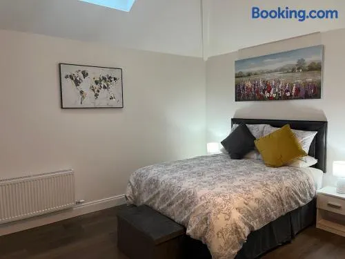 Beautiful Studio apartment in Beaufort Village on Local Link Bus Route - Image 1