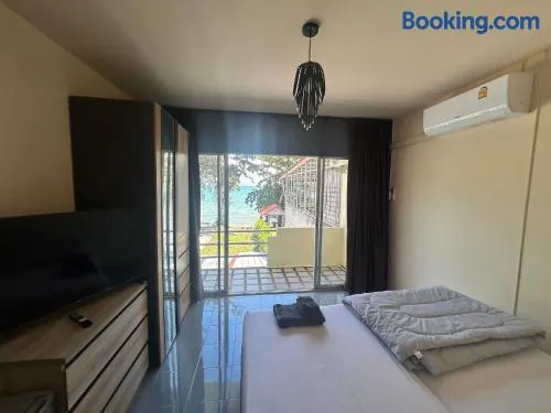 Krabi Greenday Hostel and Glamping - Image 1