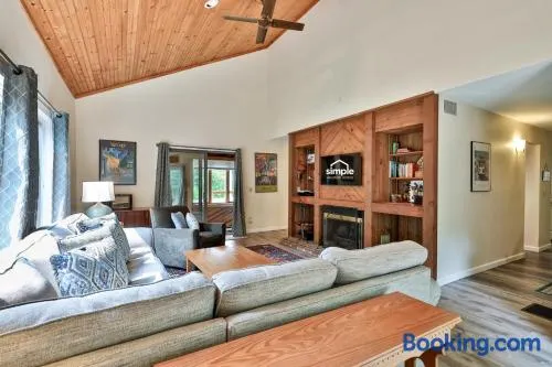 Private Killington Home with Indoor Hot Tub and 2 Living Rooms - Image 1