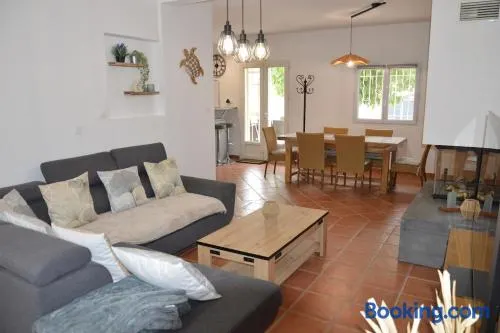 Villa wifi 8 à 10 personnes BBQ piscine situation centrale à Cuges les pins Sainte Baume 2km OK Corral 20km Marseille centre 20km Var - Image 1
